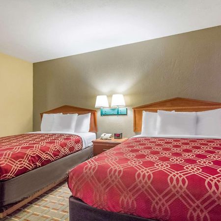Econo Lodge Lansing - Leavenworth מראה חיצוני תמונה