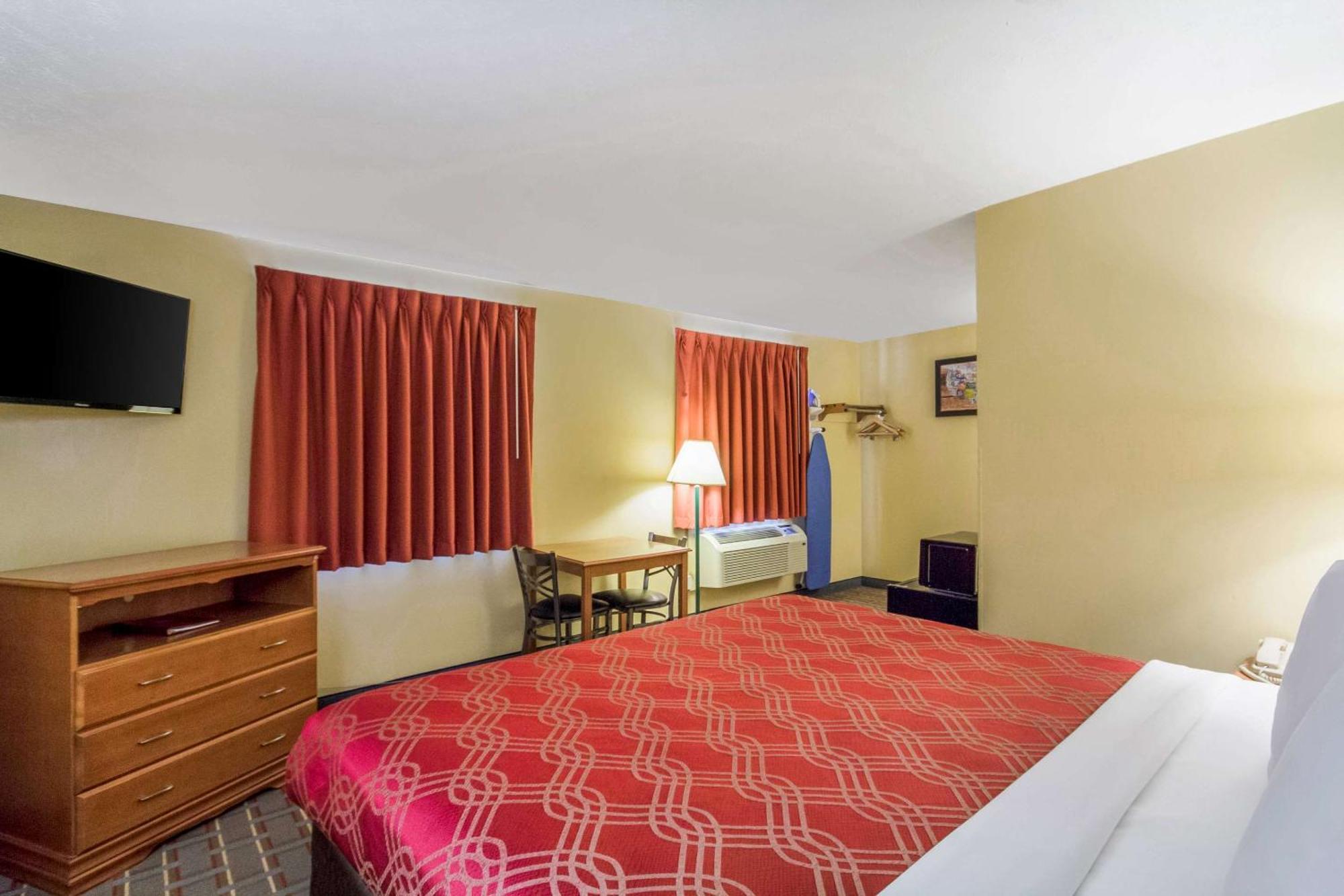 Econo Lodge Lansing - Leavenworth מראה חיצוני תמונה