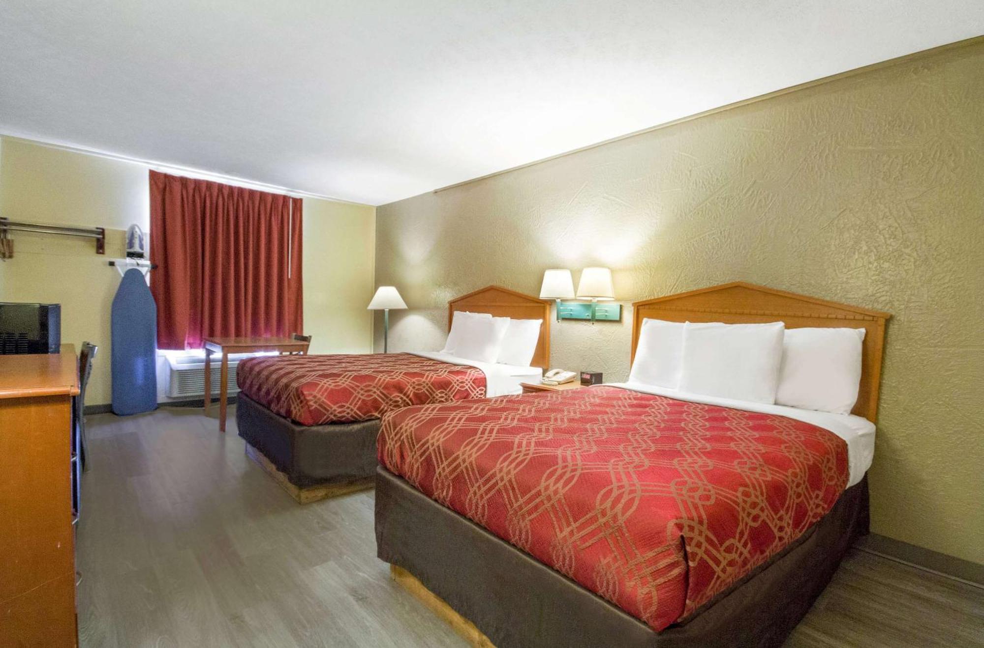 Econo Lodge Lansing - Leavenworth מראה חיצוני תמונה