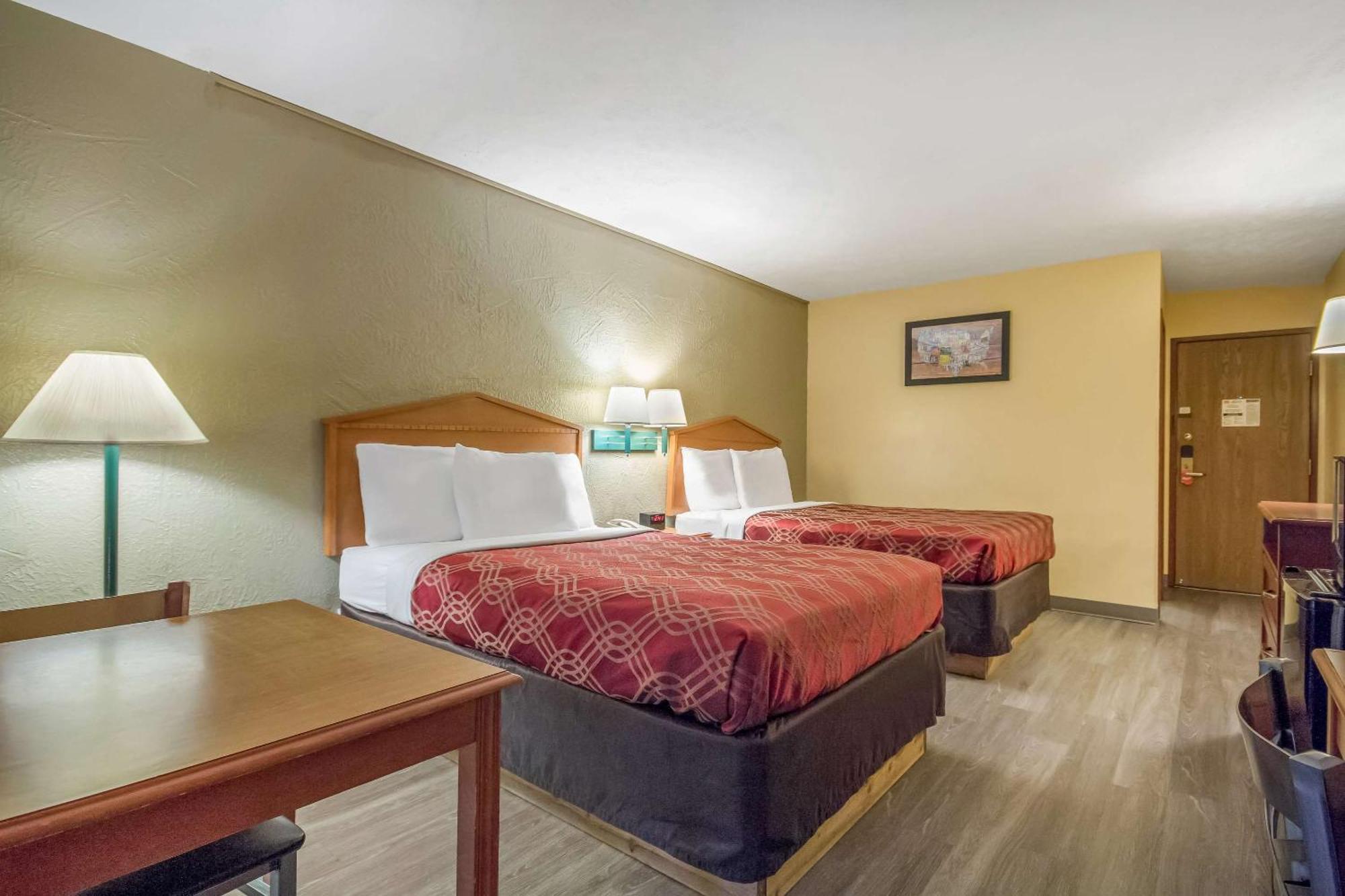 Econo Lodge Lansing - Leavenworth מראה חיצוני תמונה