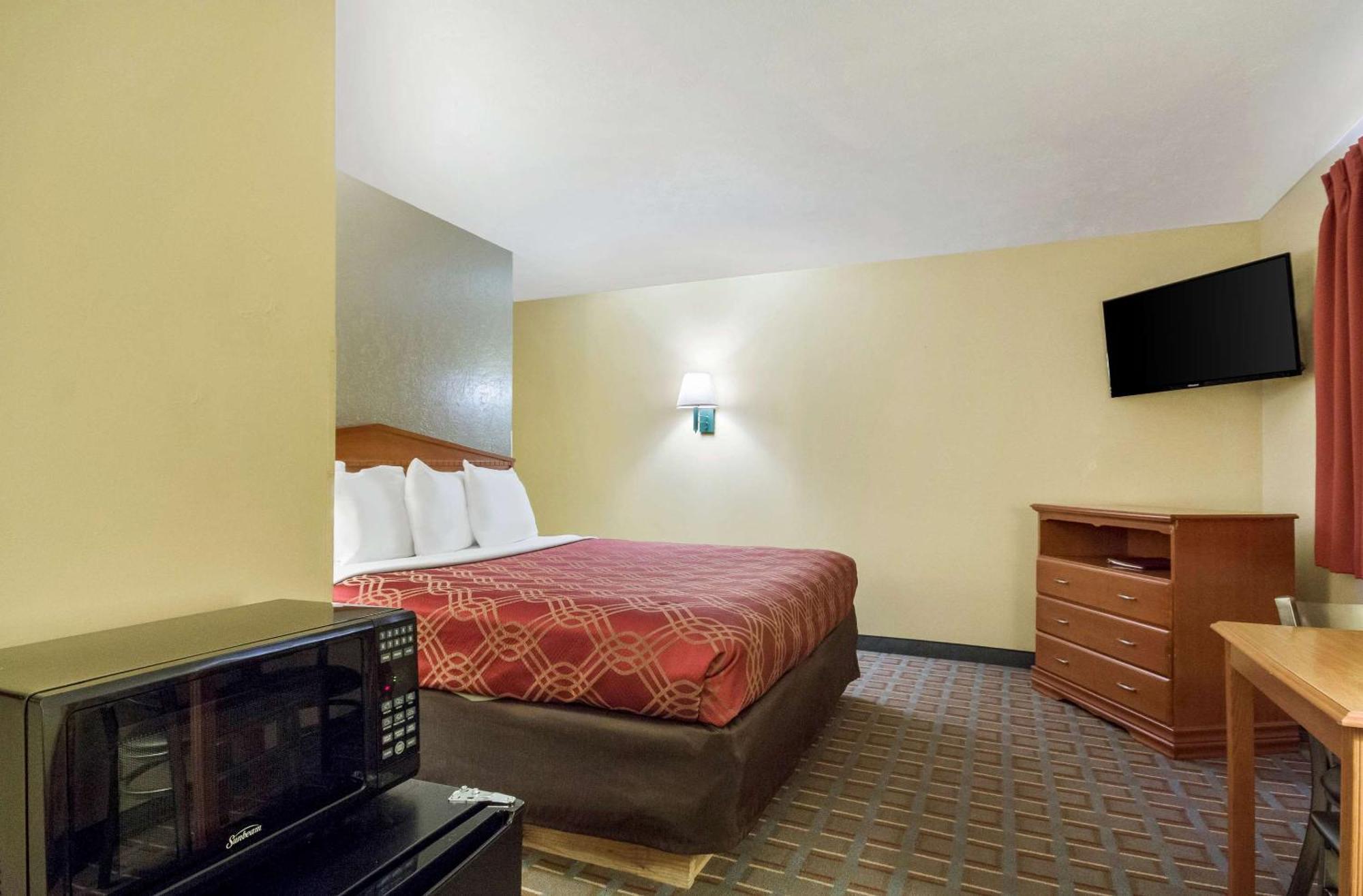 Econo Lodge Lansing - Leavenworth מראה חיצוני תמונה