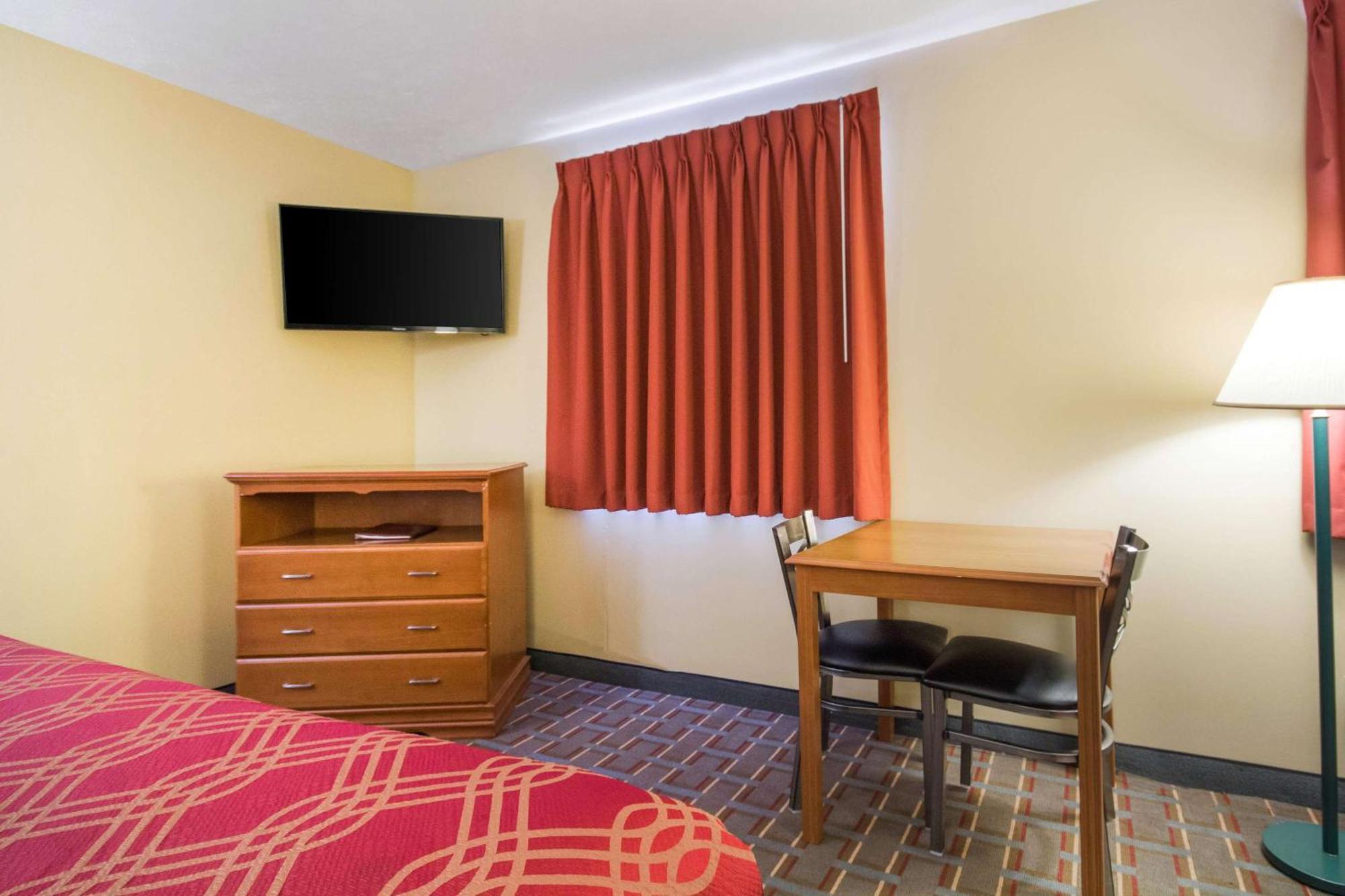 Econo Lodge Lansing - Leavenworth מראה חיצוני תמונה