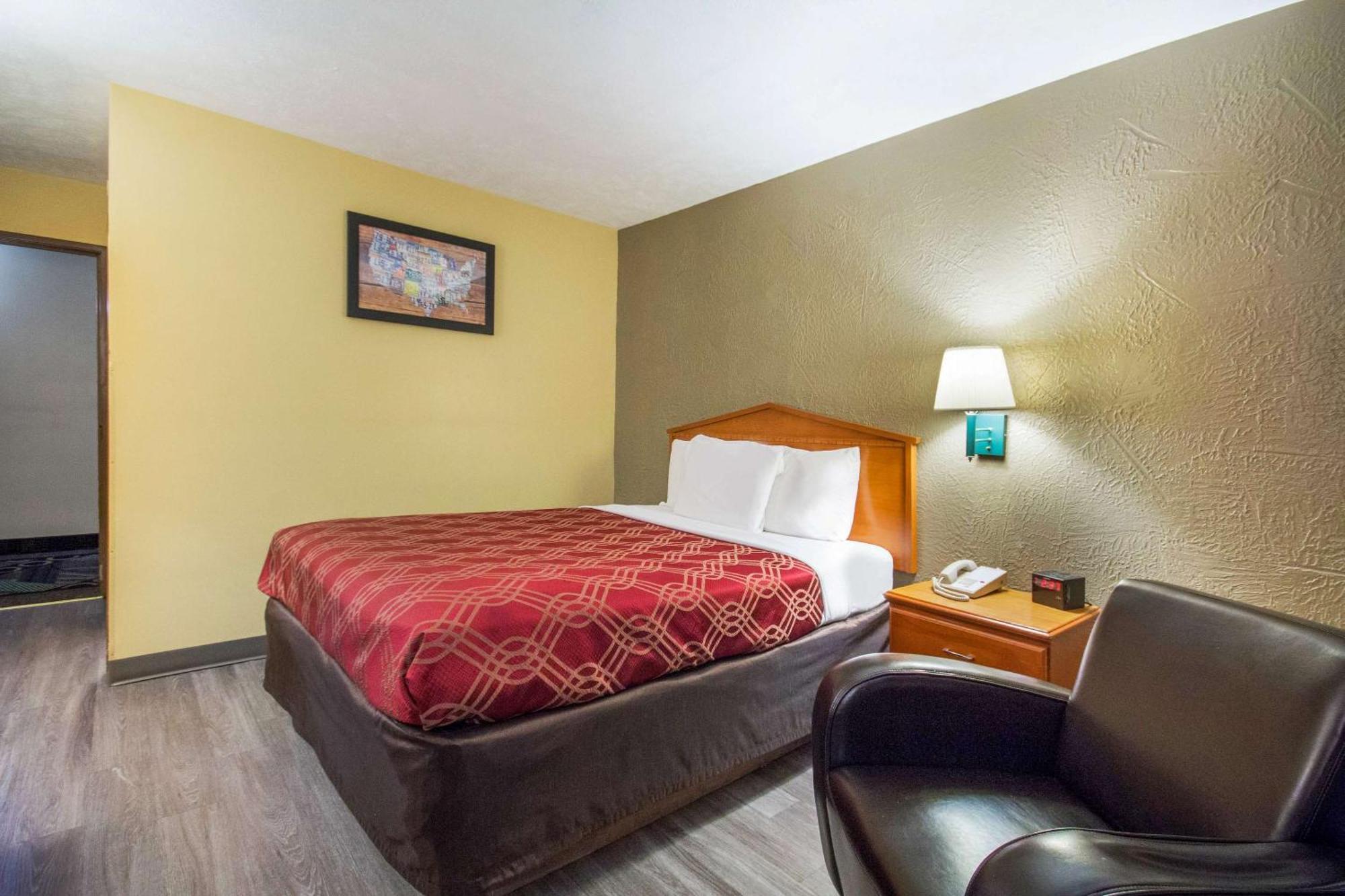 Econo Lodge Lansing - Leavenworth מראה חיצוני תמונה