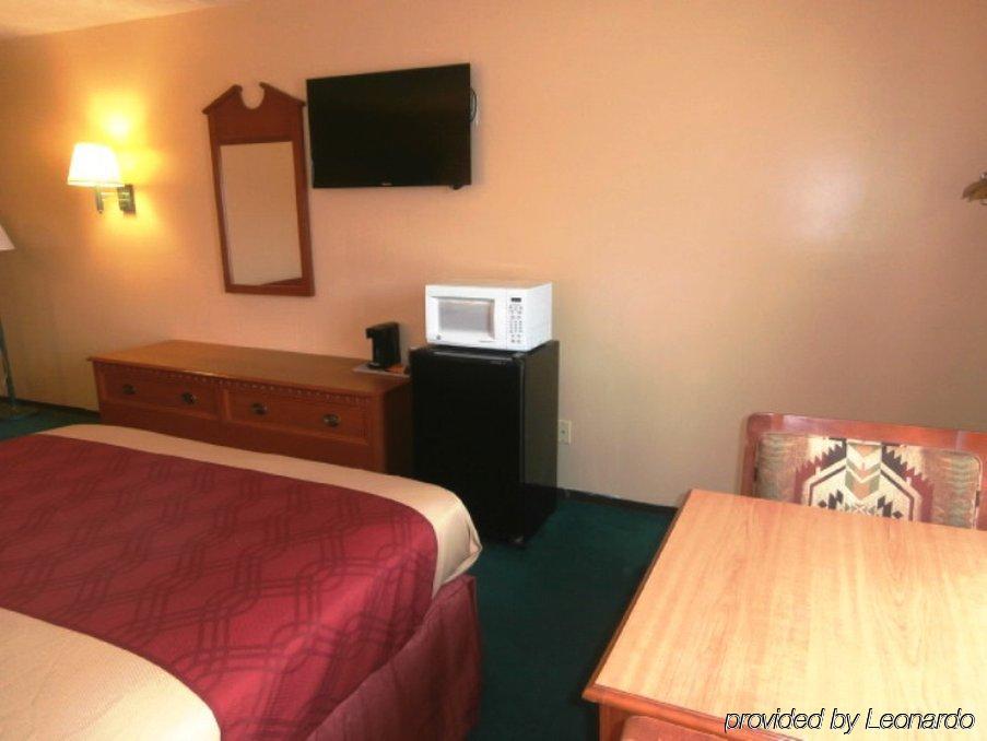 Econo Lodge Lansing - Leavenworth מראה חיצוני תמונה